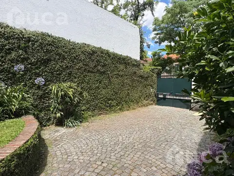 Casa 7 ambientes con 5 baños