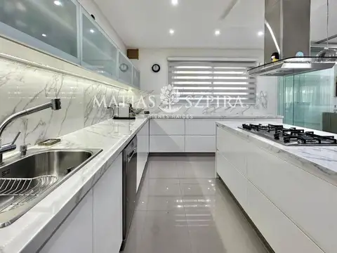 Casa 5 ambientes con 4 baños