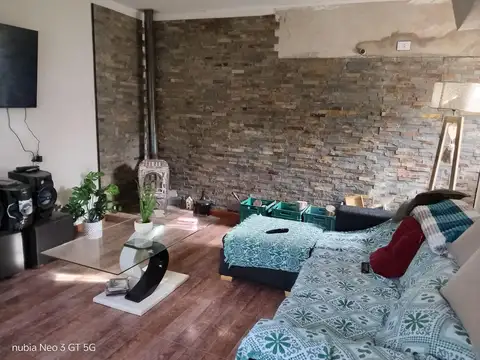 Casa 4 ambientes con 2 baños