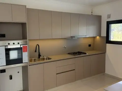 Casa 6 ambientes con 2 baños