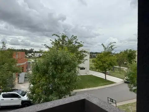 Casa a Estrenar en Venta de 6 Ambientes