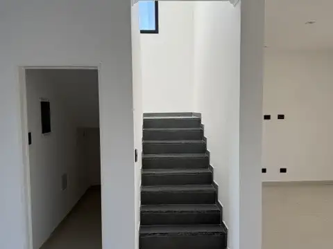 Casa a Estrenar en Venta de 6 Ambientes