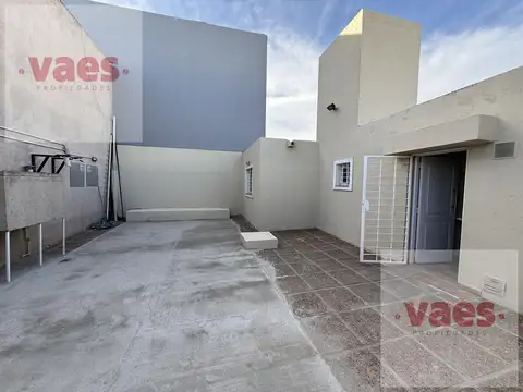 Casa en Alquiler con 1 cochera