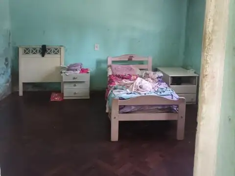 Casa 5 ambientes con 1 baño