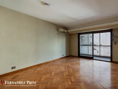 Departamento 3 ambientes con dependencia en Recoleta. Cochera optativa