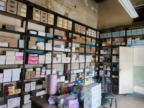 VENTA DE CASA CON LOCAL AL FRENTE EN SARANDI PARTIDO DE AVELLANEDA
