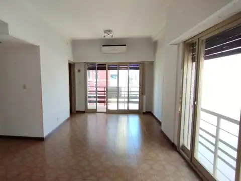 Departamento 3 Amb C/Cochera Garibaldi 206 4º Quilmes Centro