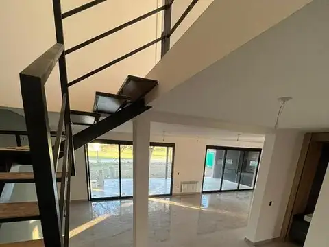 Casa en Siete Soles Alqarias 2 a estrenar excelente iluminación y ubicación