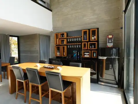 Casa 6 ambientes con 6 baños