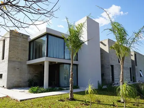 Casa en venta 7 ambientes en Terravista