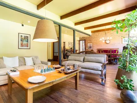 CASA EN VENTA CITY BELL 4 DORMITORIOS PILETA