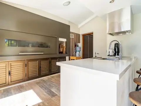 VENTA - Casa de 4 Dormitorios con Quincho, Pileta y Jardín - Cotos de Alameda, Roldán