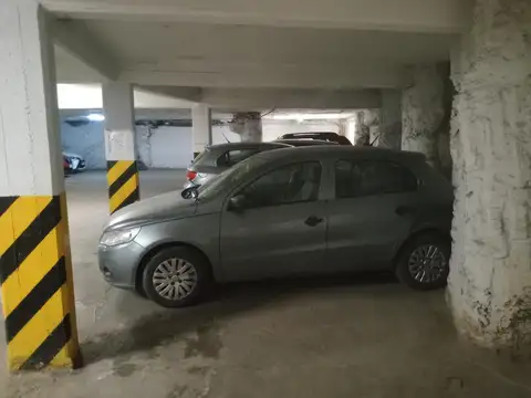 SE VENDE COCHERA CON AMPLIA BAULERA. 23M2 TOTAL. ¡NUEVA CBA!