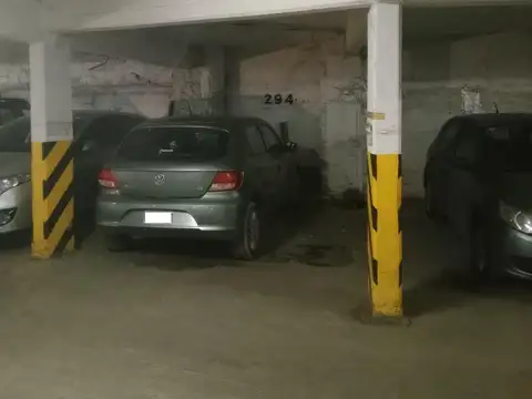 SE VENDE COCHERA CON AMPLIA BAULERA, OPORTUNIDAD!