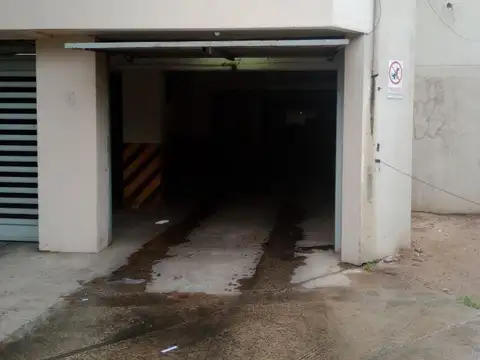 SE VENDE COCHERA CON AMPLIA BAULERA. 23M2 TOTAL. ¡NUEVA CBA!