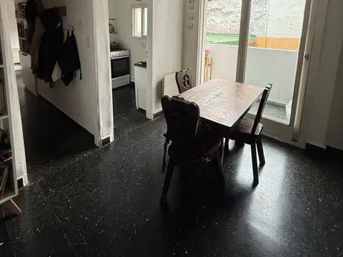 VENTA PH 2 AMBIENTES 1 PISO POR ESCALERA LUMINOSO