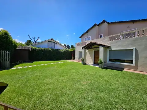 Casa 7 ambientes con 3 baños