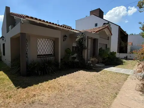 VENTA CHALET DOBLE LOTE ZONA MULTIFAMILIAR PADUA