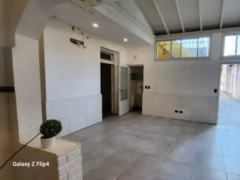 Depto Tipo Casa en Alquiler en Centro, $ 900.000