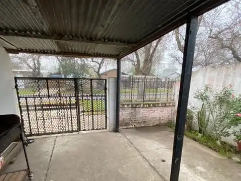 Casa 7 ambientes con 1 baño