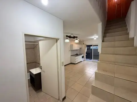 Depto Tipo Casa en Alquiler de 2 ambientes
