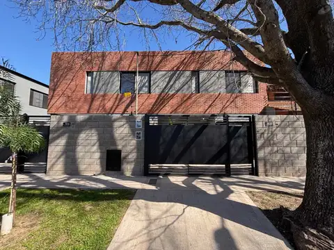 CASA DUPLEX BECCAR A ESTRENAR 4 AMB PILETA JARDIN