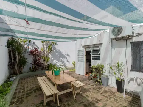 Venta Villa Lugano Casa 3 Ambientes Patio Jardin Cochera