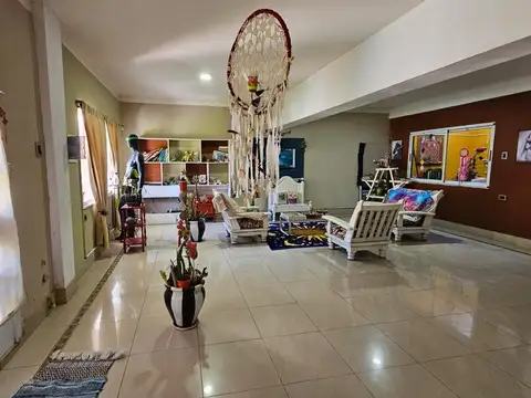 Casa 6 ambientes con 3 baños