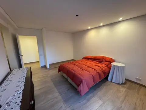 Casa en Venta con 4 cocheras
