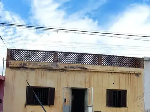 CASA DE 4 AMBIENTES EN VENTA A 8 MIN DEL CENTRO 