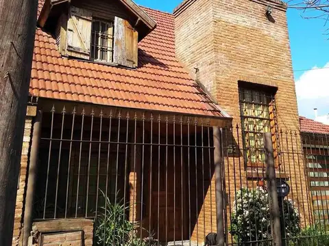 PASAJE B 2166. Entre Libertad y Combet