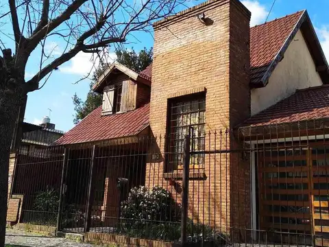 Casa 4 ambientes. | PASAJE B 2166