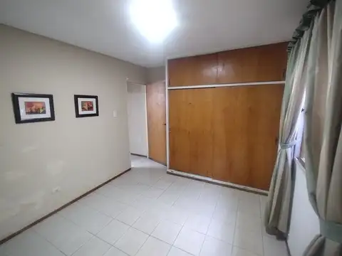 Casa 8 ambientes con 1 baño