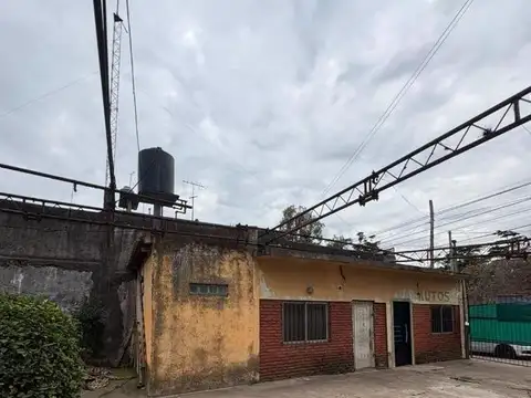 Local comercial en venta sobre avenida en Cruce castelar