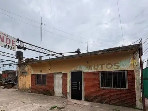 Local comercial en venta sobre avenida en Cruce castelar