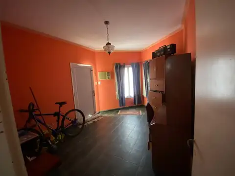 Casa 7 ambientes con 2 baños