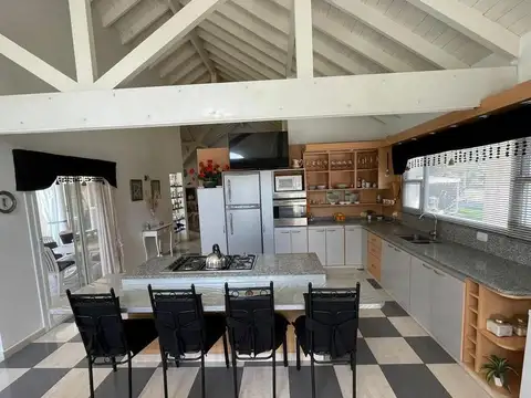 Casa 7 ambientes con 6 baños