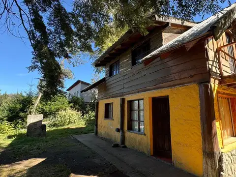 VENTA lote de 1220m2 con todos los servicios y casa de 100m2 para reconstruir - V. la Angostura