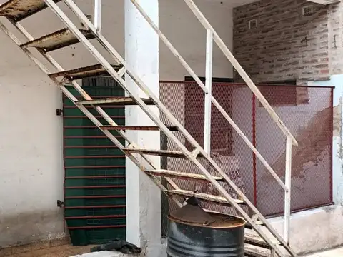 VENTA GALPÓN Y CASA 5 AMBIENTES QUILMES C/ COCHER