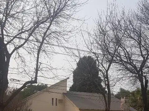 ALQUILER CHALET GRANADERO BAIGORRIA LADO  RIO A METROS AVENIDA 