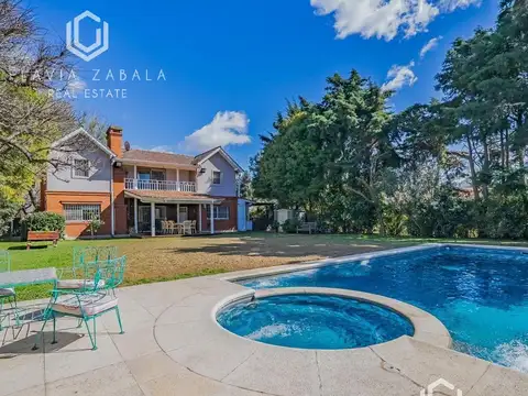 VENTA CASA ESTILO CANADIENSE CON PILETA CLIMATIZADA BARRIO CERRADO LA TRANQUERA PILAR
