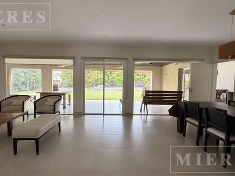 Casa en Alquiler Temporal con 4 cocheras
