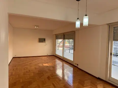Amplio semipiso 4 ambientes al frente con habitacion y baño de servicio Belgrano