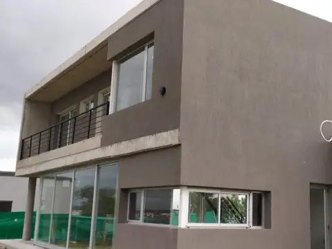 Casa 5 ambientes con 1 baño