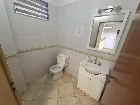 DEPÓSITO C/OFICINA VENTA V. LUGANO MUY BUEN ESTADO