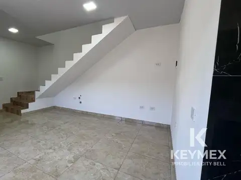 Depto Tipo Casa en Alquiler en City Bell, $ 980.000