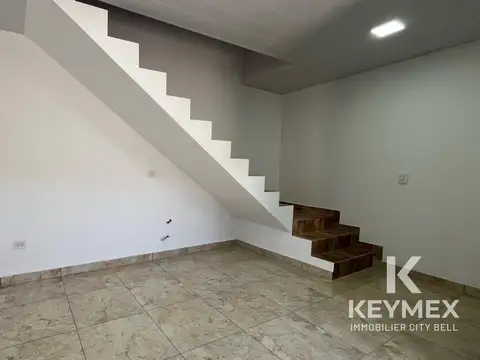 Depto Tipo Casa en Alquiler con 1 cocheras