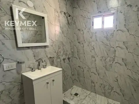 Depto Tipo Casa en Alquiler con 1 cocheras