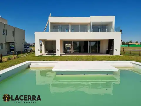 Casa 4 ambientes con 3 baños