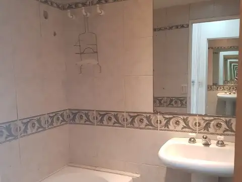 Departamento en Alquiler con 1 cocheras